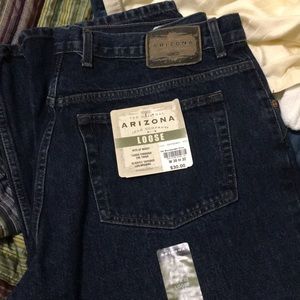 Men’s loose fit jeans, never worn. Still have tags